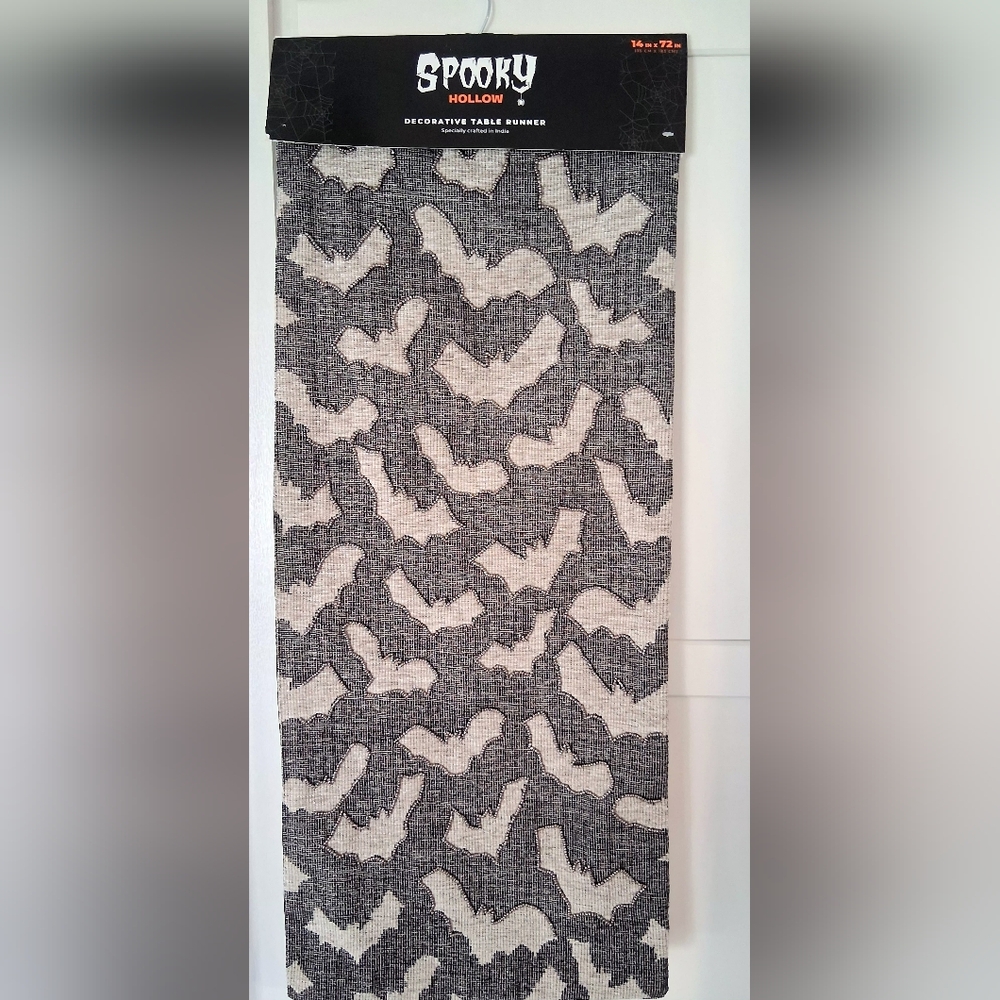 TABLE RUNNER 14"x72" Large SPOOKY Hollow Raised BEADED Bats BRAND-NEW w/tags - Picture 6 of 9